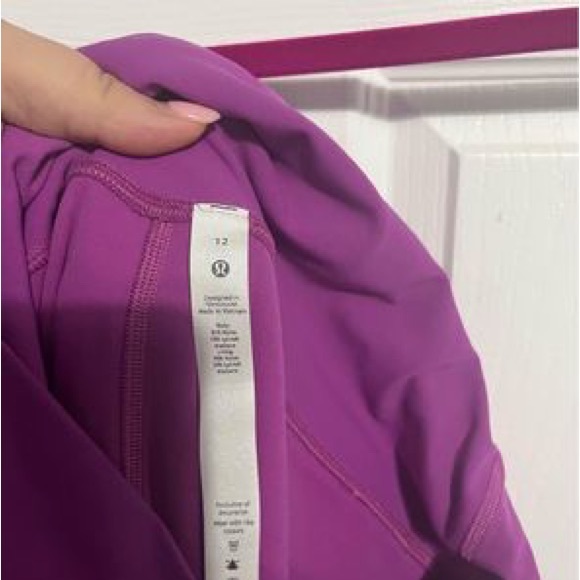 LuLu Lemon - Fast & Free - Picture 2 of 2